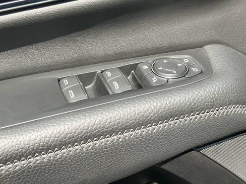 Used 2025 GMC Yukon XL Denali AWD/4WD image 19
