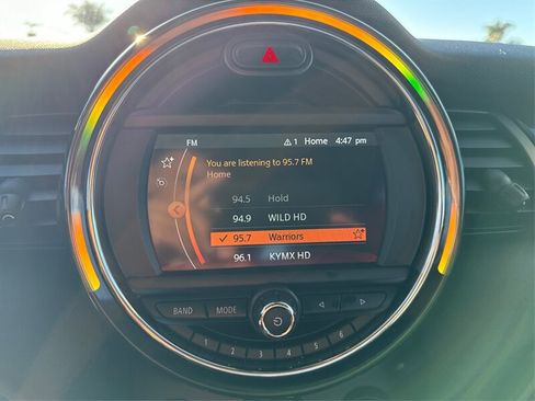 Used 2019 MINI Cooper 4-Door Hardtop w/ Signature Upholstery Package image 39