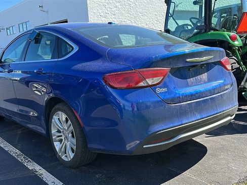 Used 2015 Chrysler 200 Limited w/ Convenience Group FWD image 4