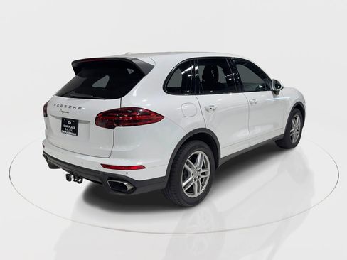 Used 2018 Porsche Cayenne w/ Premium Package image 10