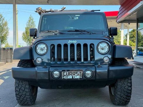 Used 2017 Jeep Wrangler Unlimited Rubicon w/ Cold Weather Group AWD/4WD image 7