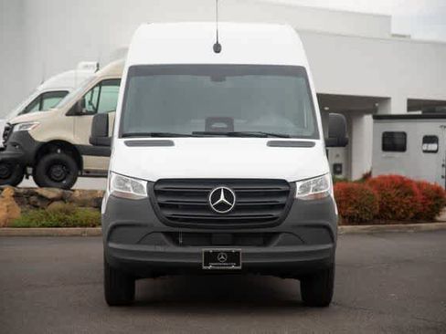Used 2025 Mercedes-Benz Sprinter 2500 image 2