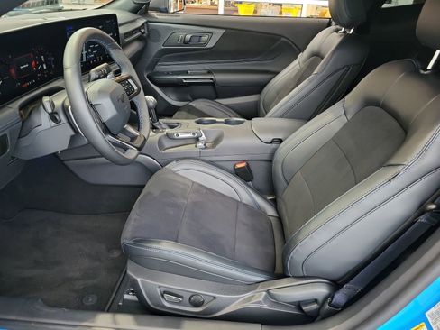 Used 2025 Ford Mustang Dark Horse image 19