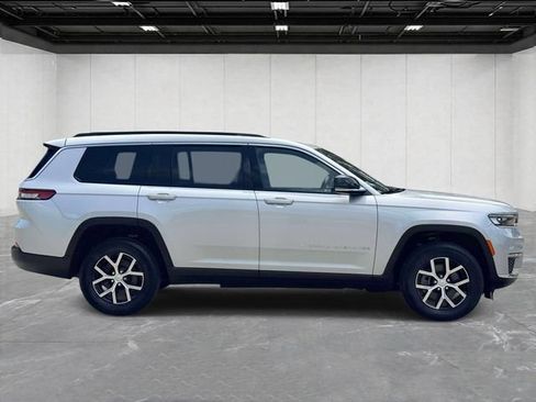 Used 2024 Jeep Grand Cherokee L Limited AWD/4WD image 4