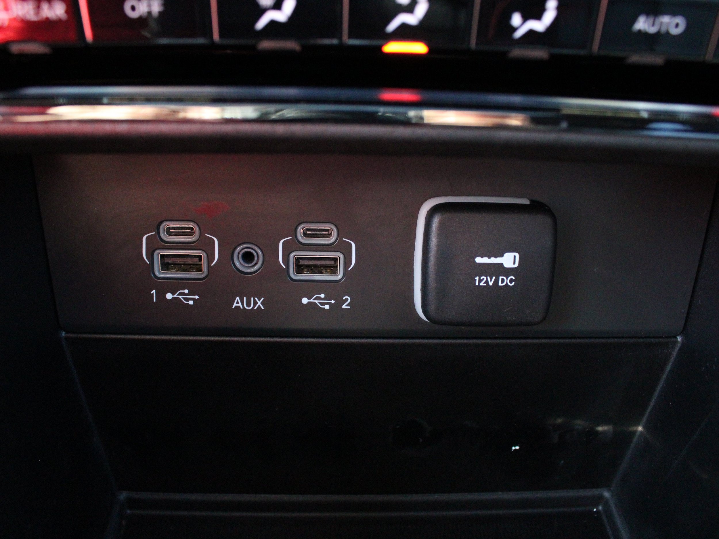 Used 2023 Jeep Grand Cherokee Overland AWD/4WD image 32