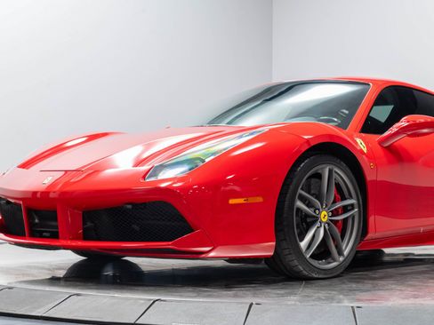 Used 2018 Ferrari 488 GTB RWD image 5