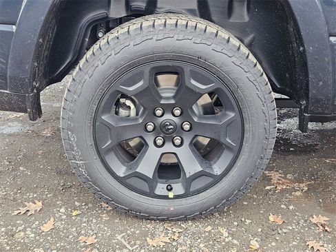 New 2026 RAM 1500 4x4 Crew Cab image 9