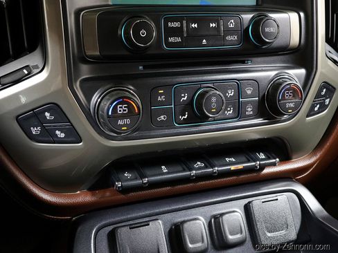 Used 2015 Chevrolet Silverado 1500 High Country w/ High Country Premium Package AWD/4WD image 25