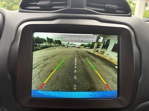 Certified 2021 Jeep Renegade Latitude AWD/4WD image 22
