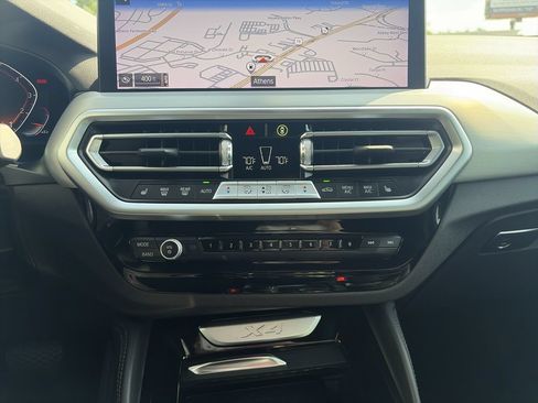 Used 2025 BMW X4 xDrive30i AWD/4WD image 26