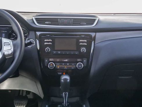 Used 2015 Nissan Rogue SV w/ SV Family Package image 12