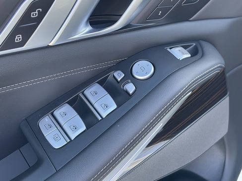 Certified 2025 BMW X7 xDrive40i w/ M Sport Package image 15