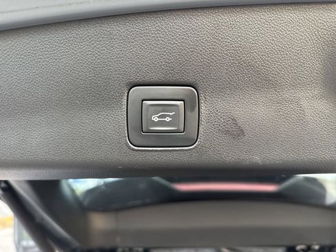 Used 2023 Chevrolet TrailBlazer RS w/ Sun and Liftgate Package image 20