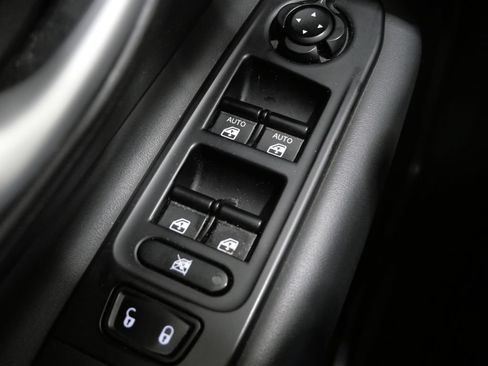 Used 2023 Jeep Renegade Latitude AWD/4WD image 12