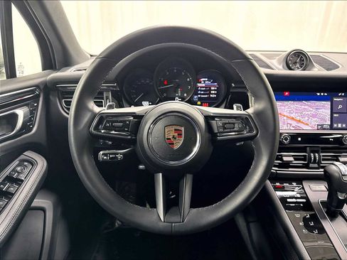 Used 2025 Porsche Macan AWD/4WD image 17