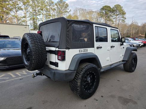 Used 2013 Jeep Wrangler Unlimited Rubicon image 4