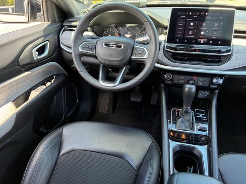 Used 2024 Jeep Compass Latitude AWD/4WD image 10