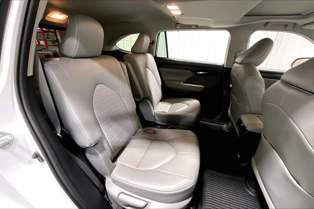 Used 2023 Toyota Highlander XLE AWD/4WD image 27