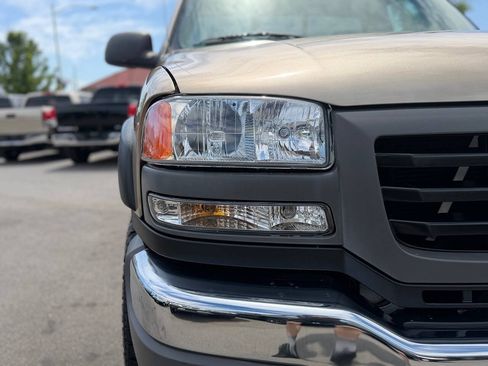 Used 2006 GMC Sierra 2500 W/T RWD image 28