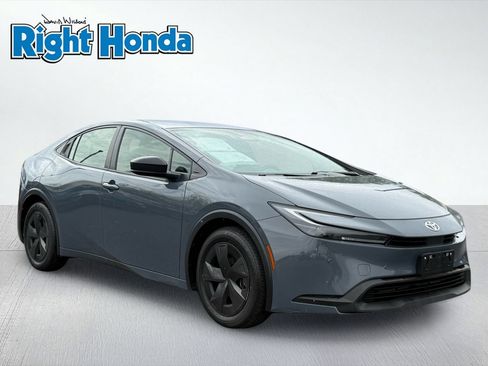 Used 2024 Toyota Prius LE FWD image 10