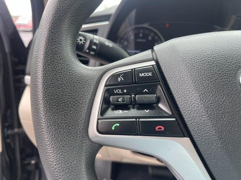 Used 2018 Hyundai Elantra SE FWD image 19