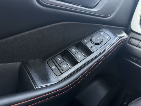 Certified 2025 Nissan Rogue SV image 26