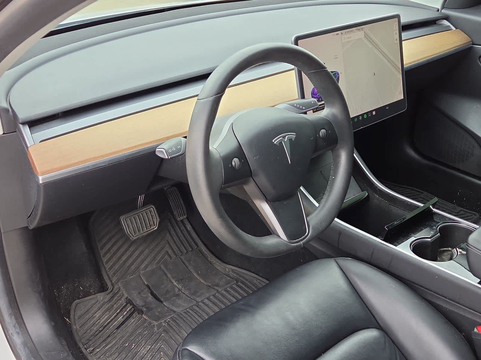 Used 2020 Tesla Model 3 Standard Range Plus RWD image 2