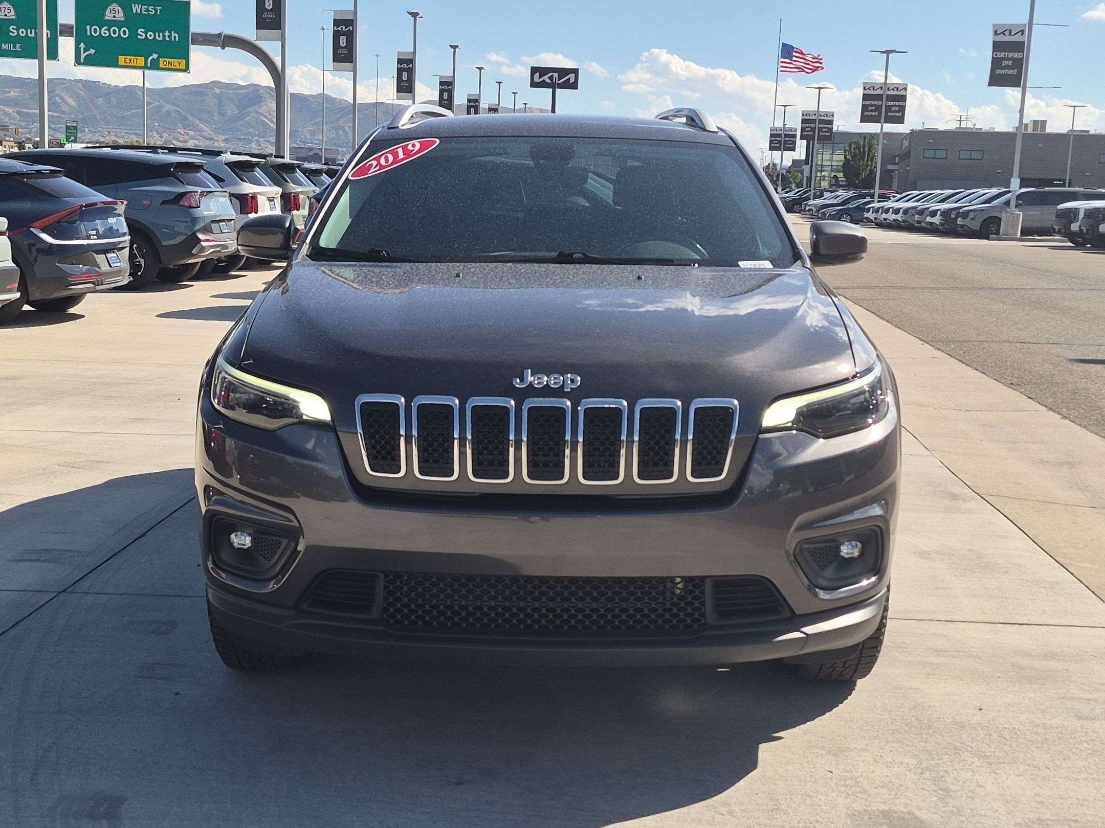Used 2019 Jeep Cherokee Latitude Plus w/ Comfort/Convenience Group AWD/4WD image 9