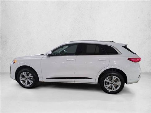 Certified 2025 Audi Q5 Premium w/ Convenience Package AWD/4WD image 9