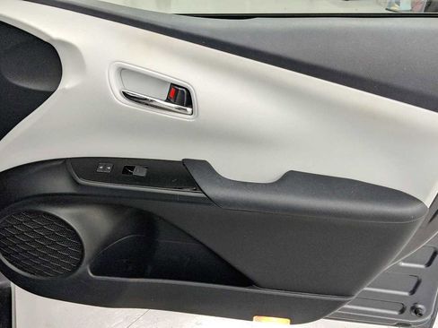 Used 2020 Toyota Prius XLE image 24