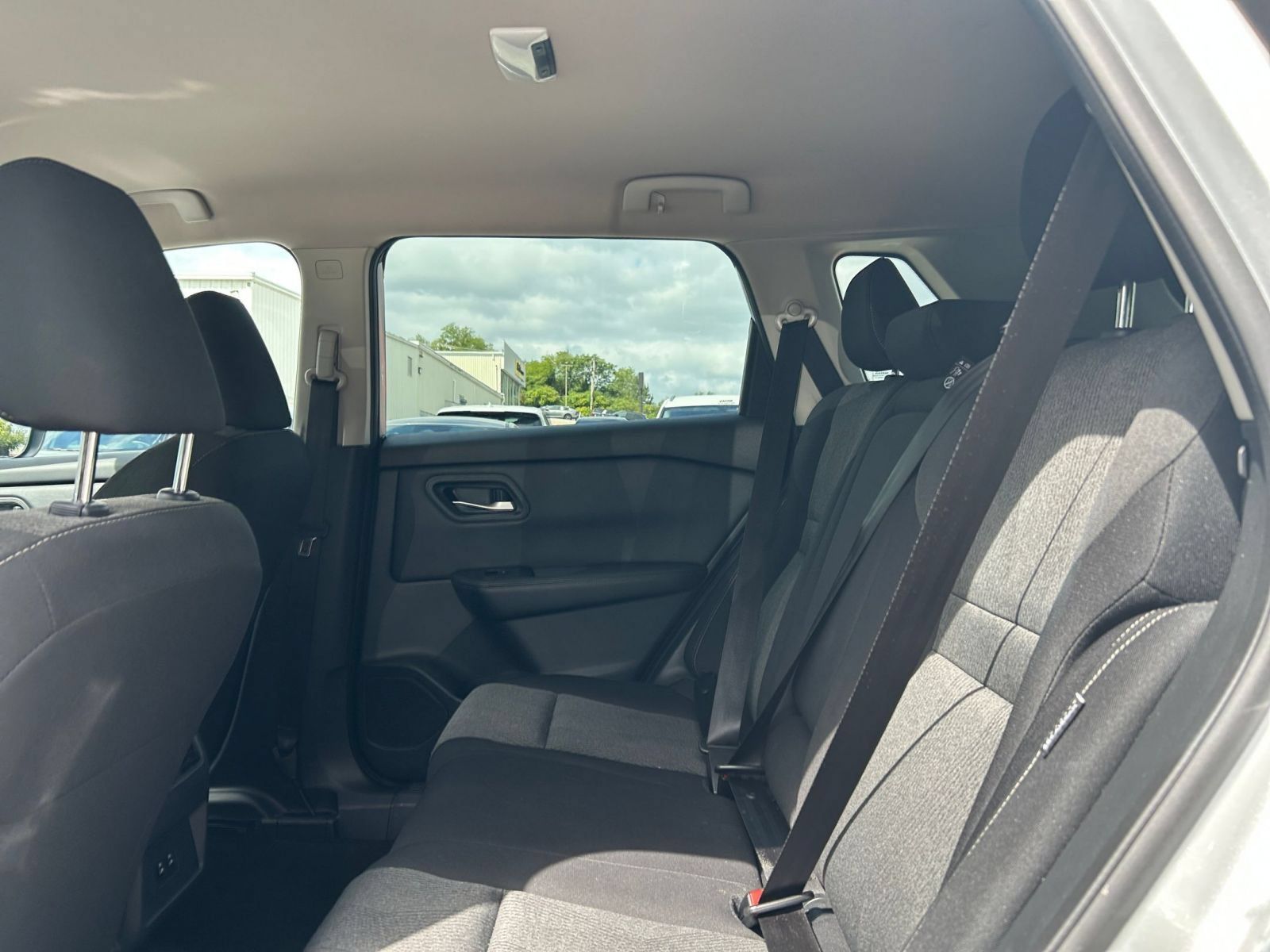 Used 2025 Nissan Rogue SV FWD image 21