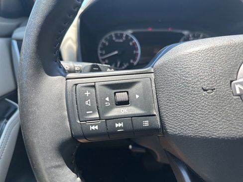 Certified 2025 Nissan Rogue SV FWD image 15