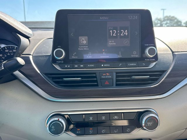 Used 2024 Nissan Altima 2.5 SV FWD image 30