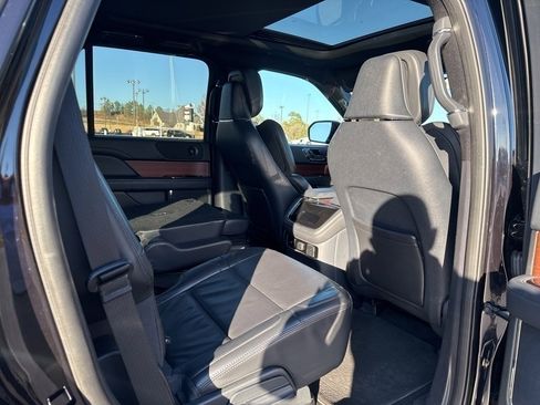 Used 2024 Lincoln Navigator Reserve image 8