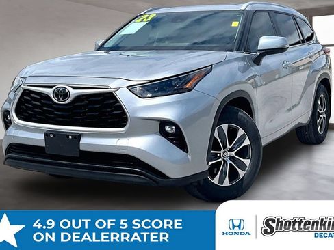 Used 2023 Toyota Highlander XLE FWD image 1