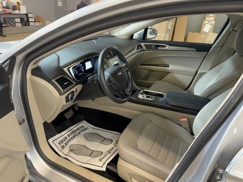 Certified 2020 Ford Fusion SE image 5