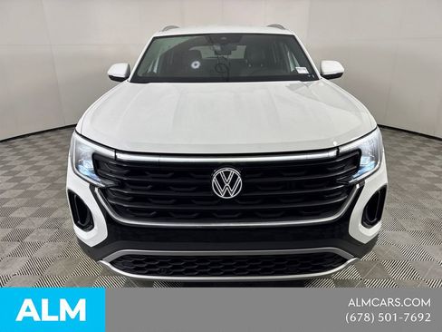 Used 2025 Volkswagen Atlas Cross Sport SE image 3