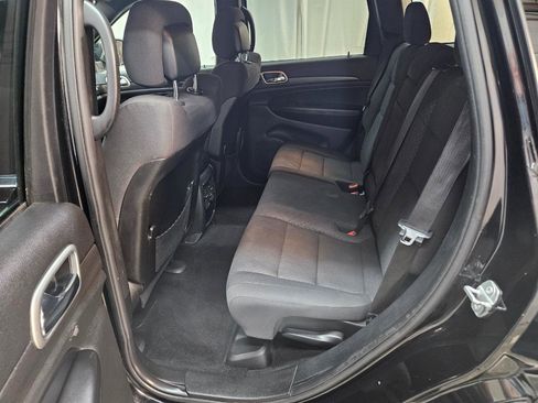 Used 2018 Jeep Grand Cherokee Laredo AWD/4WD image 18