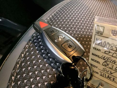 Used 2019 INFINITI QX30 LUXE w/ Navigation Package image 14