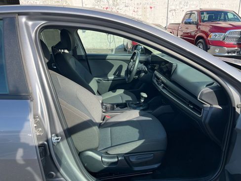 Used 2025 Kia K4 LXS image 27