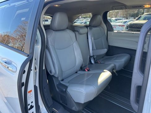 Used 2024 Toyota Sienna XLE image 17