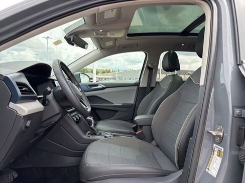 Used 2023 Volkswagen Taos SE w/ Panoramic Sunroof Package AWD/4WD image 9
