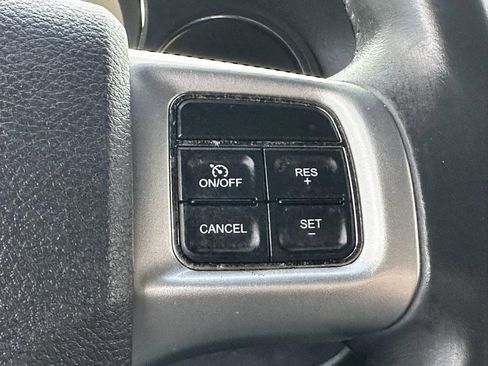 Used 2013 Dodge Challenger SXT image 12