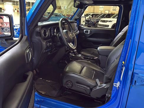 Used 2022 Jeep Wrangler Unlimited Sahara w/ Cold Weather Group AWD/4WD image 18