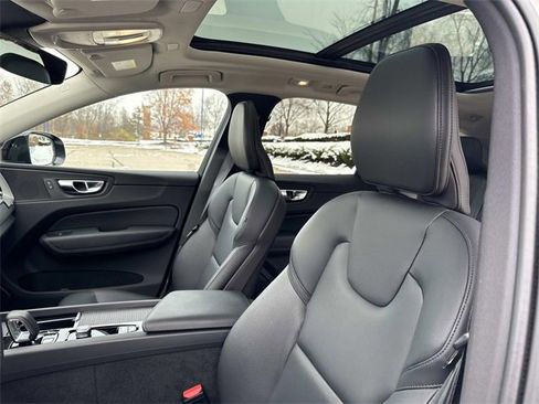 Used 2024 Volvo XC60 B5 Core image 16