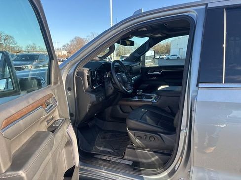 Used 2024 Chevrolet Silverado 1500 High Country w/ High Country Premium Package image 12