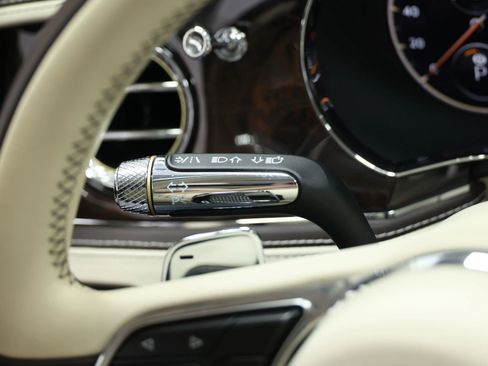 Used 2020 Bentley Flying Spur W12 image 30