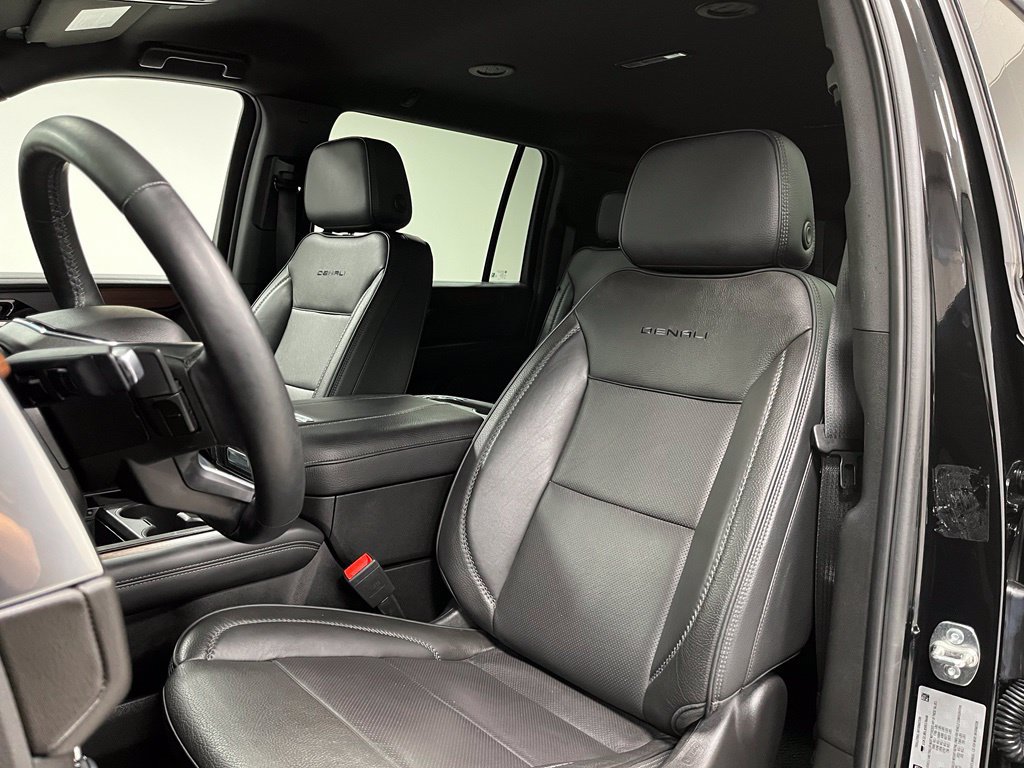 Used 2025 GMC Yukon XL Denali AWD/4WD image 19