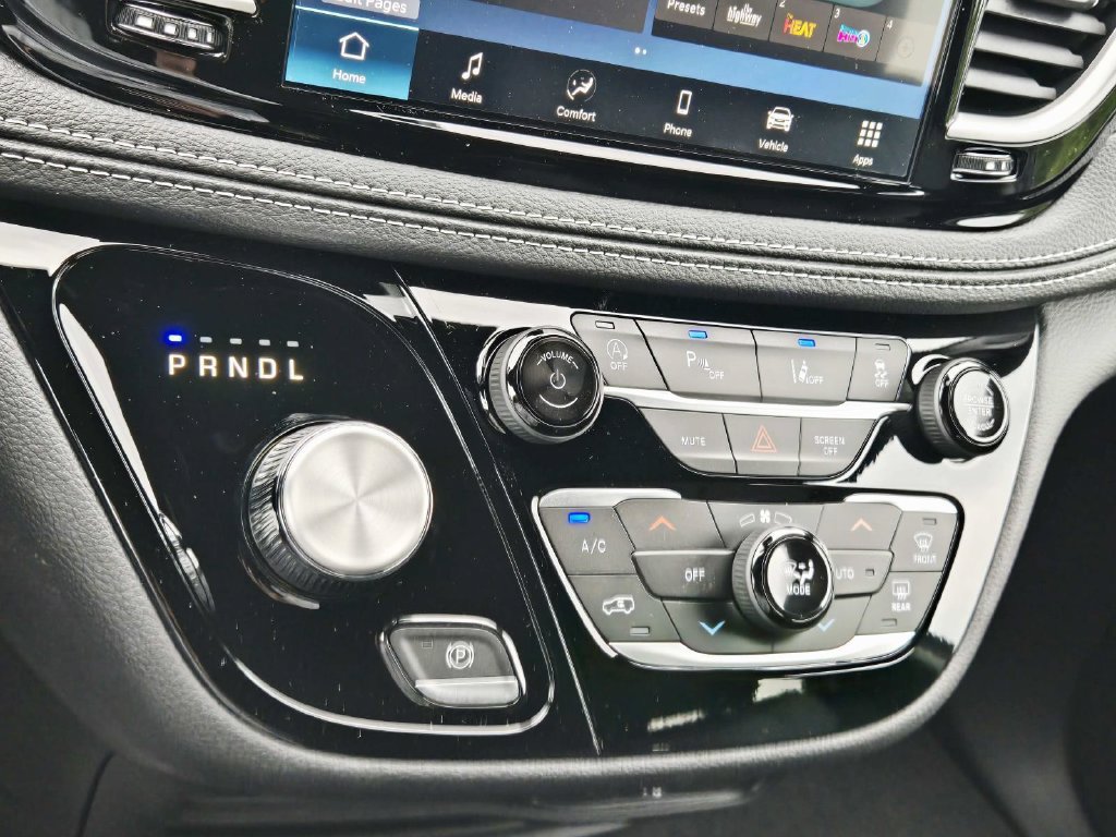 New 2026 Chrysler Pacifica Select w/ S Appearance Package FWD image 29