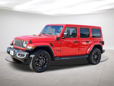 Used 2025 Jeep Wrangler Unlimited Sahara AWD/4WD image 3